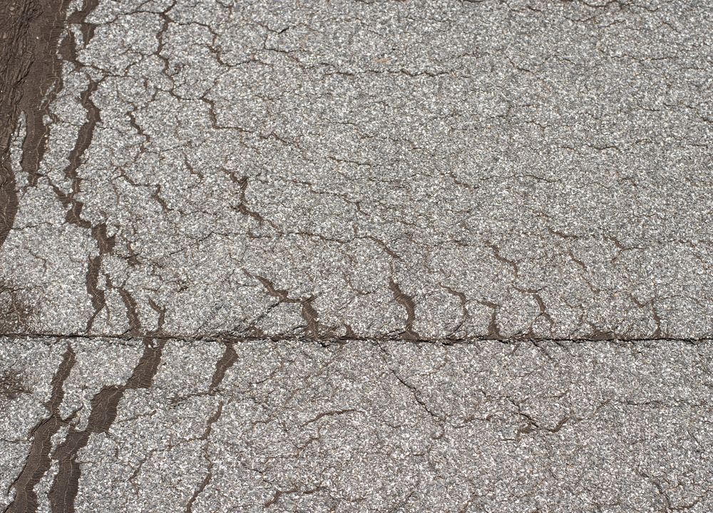 Daklekkage door scheuren in plat dak Dinteloord Losliggend dakleer op plat dak in Dinteloord